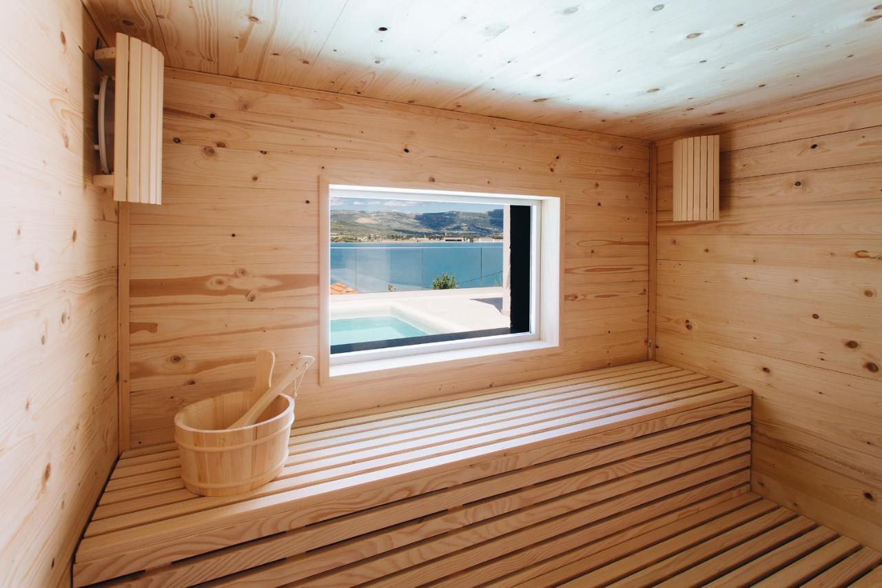 Villa Magna - Seaside Villa With Pool And Sauna Трогир Экстерьер фото