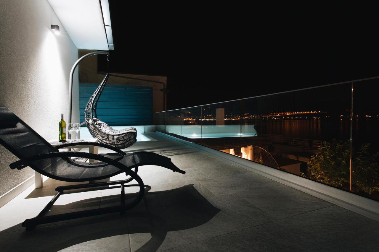 Villa Magna - Seaside Villa With Pool And Sauna Трогир Экстерьер фото