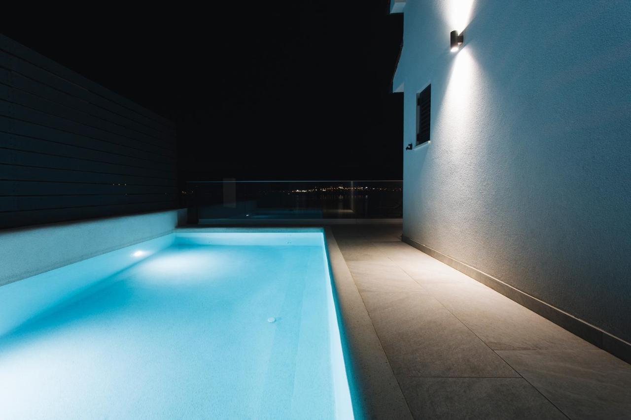 Villa Magna - Seaside Villa With Pool And Sauna Трогир Экстерьер фото