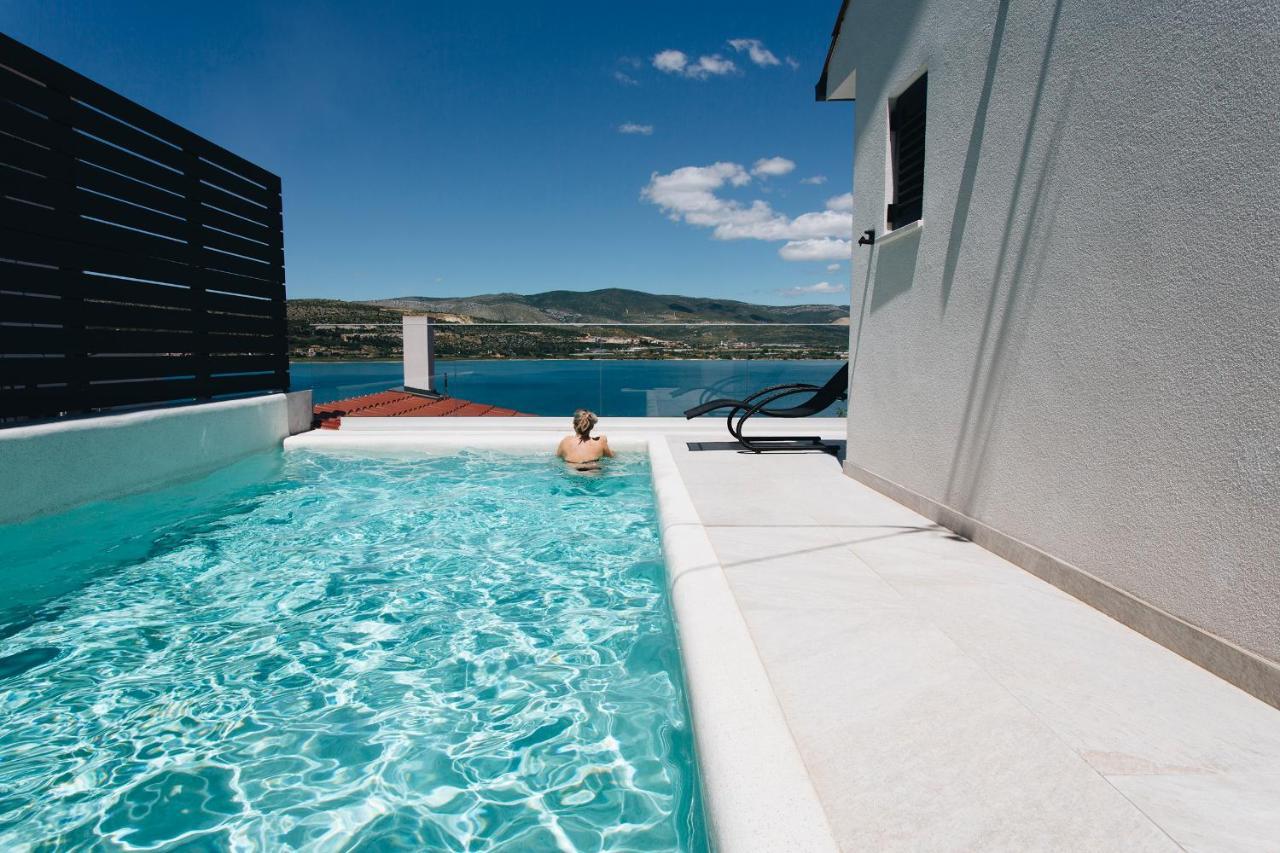 Villa Magna - Seaside Villa With Pool And Sauna Трогир Экстерьер фото